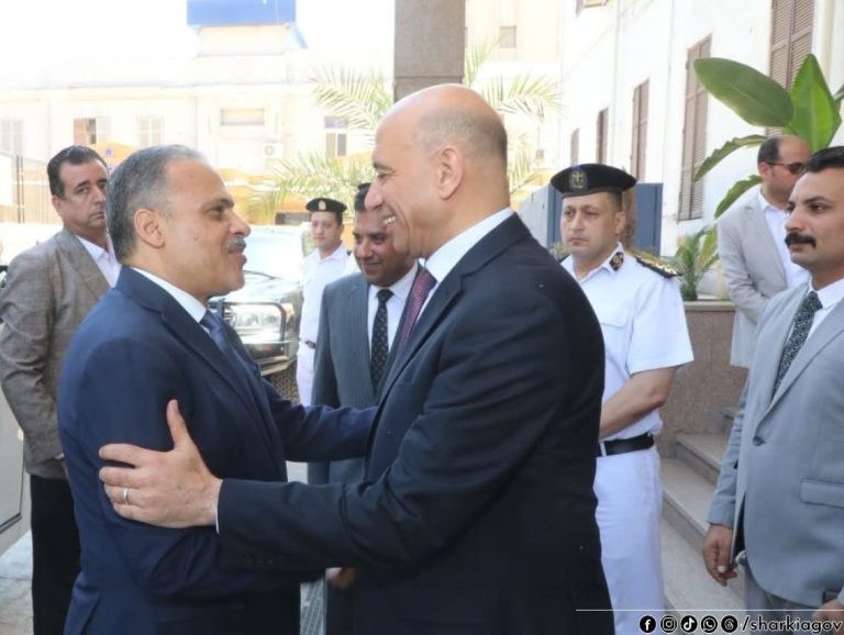 محافظ_الشرقية يقدم التهنئة لمدير أمن الشرقية بمناسبة توليه مهام منصبه الجديد
