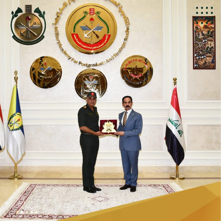 وفد عراقي رفيع يزور الأكاديمية العسكرية للدراسات العليا والاستراتيجية لتعزيز التعاون وتبادل الخبرات