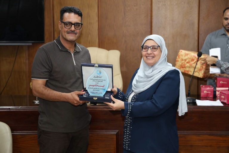 رئيس مياه القليوبية يكرّم المهندسة إلهام الدبيس لبلوغها سن المعاش ويشيد بعطائها