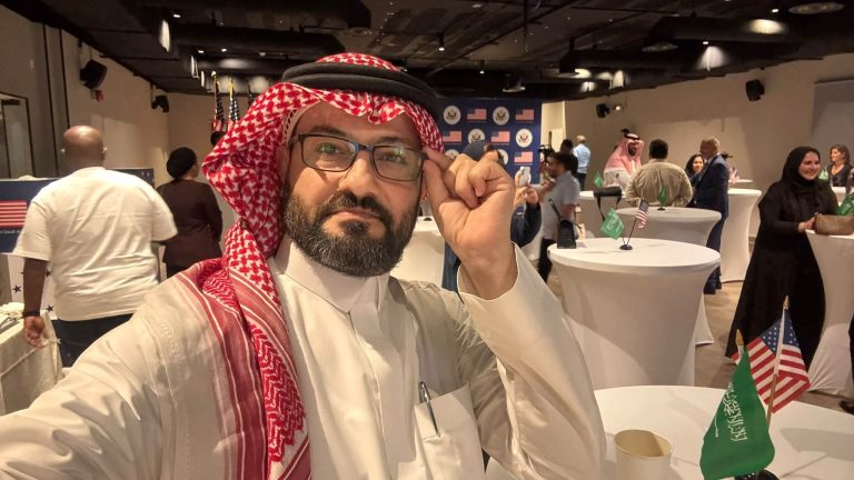 القنصلية الأمريكية تحتفي برجال الإعلام والعلاقات العامة في حفل استقبال وعشاء . جده . المملكة العربية السعودية