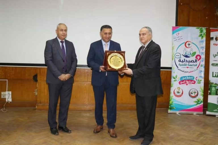 محافظ القليوبية يكرّم خريجي الدفعة الأولى من «محاكاة رجل الدولة» ويؤكد أهمية إعداد كوادر شابة مؤهلة