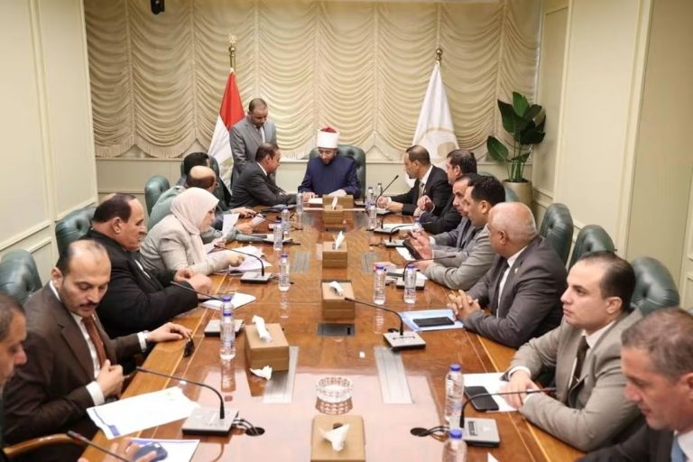 وزير الأوقاف يلتقي أعضاء مجلسي النواب والشيوخ لتعزيز التعاون وخدمة المواطنين