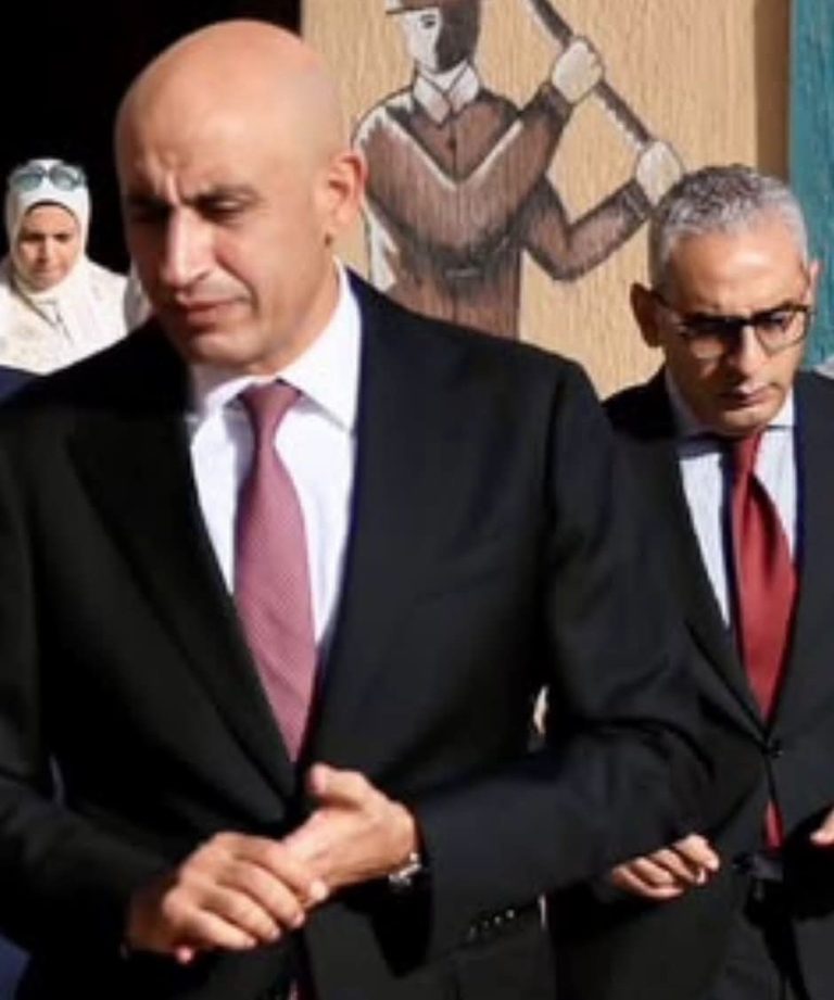 وزير التعليم أمام واقعة الاعتداء على مدير مدرسة بالمنوفية.. حماية المعلمين والعاملين مسؤولية لا تقبل التهاون     ضبط ولي أمر متهم بالاعتداء على مدير مدرسة طنبدي الابتدائية الحديثة.. ونقابة المعلمين تتحرك قانونيًا لمساندة المصاب والمطالبة بحماية العاملين بالمؤسسات التعليمية
